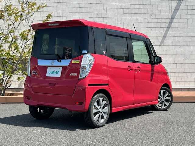 日産 デイズ ルークス ハイウェイスターターボ 茨城県 2015(平27)年 5.1万km アゼリアピンク 純正ナビ　/両側パワーステアリング　/パワーウィンドウ　/スマートキー　/全方位カメラ　/純ＡＷ　/ベンチシート　/フロアマット純正 /LEDライト /ワンセグ/ETC /ドアバイザー /衝突軽減システム