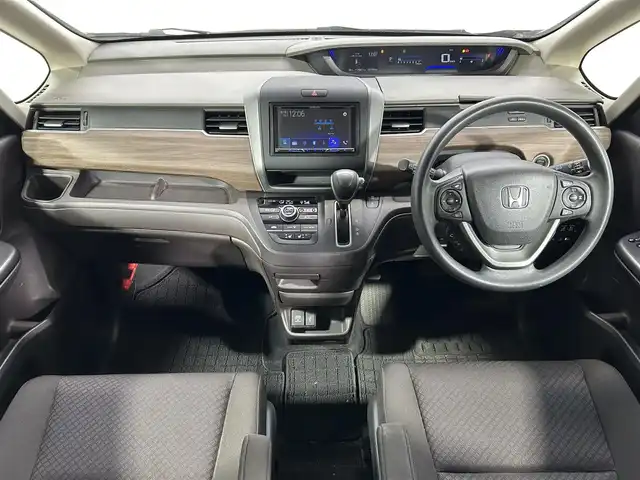 ホンダ フリード G ホンダセンシング 大阪府 2020(令2)年 2.8万km スーパープラチナグレーメタリック ディスプレイオーディオ ETC 両側パワースライドドア 衝突軽減 レーダークルコン レーンアシスト オートライト スマートキー プッシュスタート オートエアコン ドラレコ USB