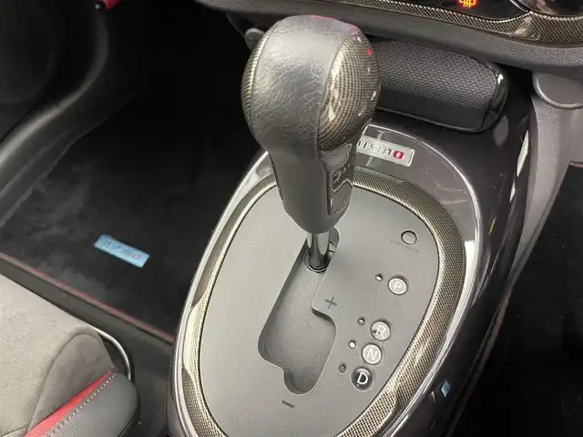 日産 ジューク ニスモ RS 富山県 2016(平28)年 3.1万km ブリリアントホワイトパール ワンオーナー/4WD/社外ナビ（AM/FM/CD/DVD/SD/BT）/フルセグTV/NISMOエアロ（フロント/サイド/リア/リアスポイラー）/社外WORK19インチAW/車高調/柿本マフラー/D席/N席ニスモ純正レカロシート/社外ステアリング（NARDI）/純正スプリング積込/純正マフラー積込/純正ステアリング積込/純正AW付きスタッドレスタイヤ積込（5部山）/NISMOフロアマット/ETC/レーダー探知機付きルームミラー/パドルシフト/純正HIDヘッドライト/オートライト/スマートキー×２/プッシュスタート/横滑り防止装置