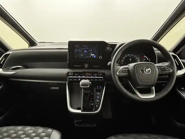 トヨタ ヴォクシー S－Z 福岡県 2025(令7)年 0.1万km グリッターブラックガラスフレーク 純正ＤＡナビ（フルセグＴＶ）　/全方位カメラ　/ビルトインＥＴＣ２．０　/ＡＣＣ　/コーナーセンサー　/衝突被害軽減ブレーキ　/レーンキープ　/ＰＫＳＢ　/パーキングアシスト　/両側電動スライドドア　/純正１７インチＡＷ