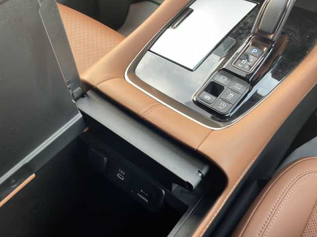 トヨタ ヴェルファイア Z プレミア 東京都 2024(令6)年 0.9万km プラチナホワイトパールマイカ ワンオーナー/新車時保証書　整備記録簿/ユーザーガイド/セーフティーセンス/トヨタチームメイト/14インチディスプレイオーディオ/純正ナビ/フルセグTV【走行中映ります】/USB/BT/Miracast/AppleCarplay/パノラミックビューモニター　ETC【2.0】/デジタルインナーミラー/ヘッドアップディスプレイ/ドライブレコーダー【前後】/AC100V100W/左右独立ムーンルーフ　レザーシート/前席後席シートヒーター/ベンチレーター/パワーシート【運転席メモリー付】/両側パワースライドドア/パワーバックドア/3眼LEDヘッドライト/スマートキー×２/サイド/カーテン/ニーエアバック/純正19インチアルミ