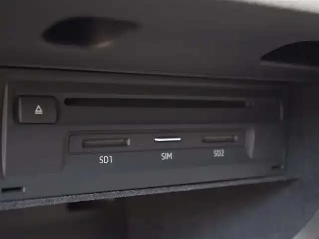 アウディ Ａ３ SB 30TFSI スポーツ 埼玉県 2019(平31)年 2.8万km グレイシアホワイトメタリック アダプティブクルーズコントロール/コンビニエンスパッケージ/アシスタンスパッケージ/バーチャルコックピット/CarPlay/パークセンサー/ブラインドスポットモニター/バックカメラ/純正ナビ/前後ドラレコ/ETC/Bluetooth/フルセグTV/シートヒーター