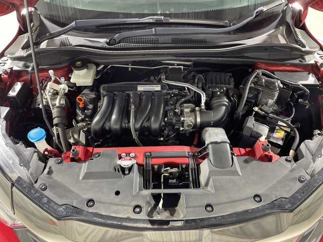 ホンダ ヴェゼル ハイブリッド Z ホンダセンシング 神奈川県 2018(平30)年 5.5万km プレミアムクリスタルレッドM 純正７型SDナビゲーション【VXM-185YFi】/フルセグ　CD DVD　iPod　AM FM MUSICRACK　Bluetooth　AUX　USB　VTR/バックカメラ/シルバールーフレール/ホンダセンシング/CMBS衝突軽減ブレーキ/LKAS車線維持支援システム/先行車発進告知/標識認識機能/路外逸脱抑制機能/レーダークルーズコントロール/RFPリアアクティブフォースペダル/ハーフレザーシート/前席シートヒーター/革巻きステアリング/パドルシフト/ビルトインETC/プッシュスタート/スマートキー/純正17インチアルミホイール/純正サイド/リアスポイラー/LEDヘッドライト/オートライト/フロントフォグランプ/スペアキー