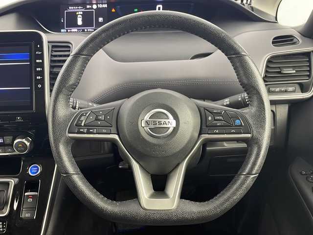 日産 セレナ e－パワー ハイウェイスター V 埼玉県 2020(令2)年 7.3万km ダイヤモンドブラック 純正SD10型ナビ/（BT/CD/DVD/AM/FM/Apple CarPlay/Android Auto）/アラウンドビューモニター/プロパイロット/両側パワースライドドア/左側ハンズフリー/前方ドライブレコーダー/ビルトインETC/純正アルミホイール/純正フロアマット/LEDライト
