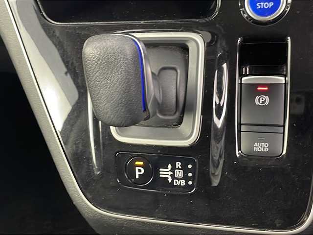 日産 セレナ e－パワー ハイウェイスター V 埼玉県 2020(令2)年 7.3万km ダイヤモンドブラック 純正SD10型ナビ/（BT/CD/DVD/AM/FM/Apple CarPlay/Android Auto）/アラウンドビューモニター/プロパイロット/両側パワースライドドア/左側ハンズフリー/前方ドライブレコーダー/ビルトインETC/純正アルミホイール/純正フロアマット/LEDライト