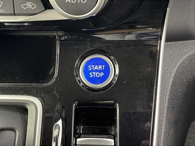 日産 セレナ e－パワー ハイウェイスター V 埼玉県 2020(令2)年 7.3万km ダイヤモンドブラック 純正SD10型ナビ/（BT/CD/DVD/AM/FM/Apple CarPlay/Android Auto）/アラウンドビューモニター/プロパイロット/両側パワースライドドア/左側ハンズフリー/前方ドライブレコーダー/ビルトインETC/純正アルミホイール/純正フロアマット/LEDライト