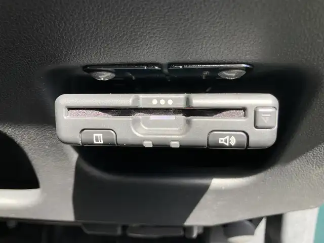 ダイハツ キャスト スタイル GターボプライムコレSAⅢ 静岡県 2019(平31)年 1.8万km ダークエメラルドマイカ ストラーダナビ/フルセグTV/バックカメラ/ビルトインETC/ドライブレコーダー/コーナーセンサー/スマートアシストIII/・衝突回避支援ブレーキ機能/・衝突警報機能/・車線逸脱警報機能/・誤発進抑制制御機能/・先行車発進お知らせ機能/・オートハイビーム/IC付ターボ/LEDヘッドランプ/本革巻きステアリング/ステアリングスイッチ/前席シートヒーター/マルチフォルケッタTRS15インチAW/キーフリーシステム/プッシュボタンスタート/禁煙車