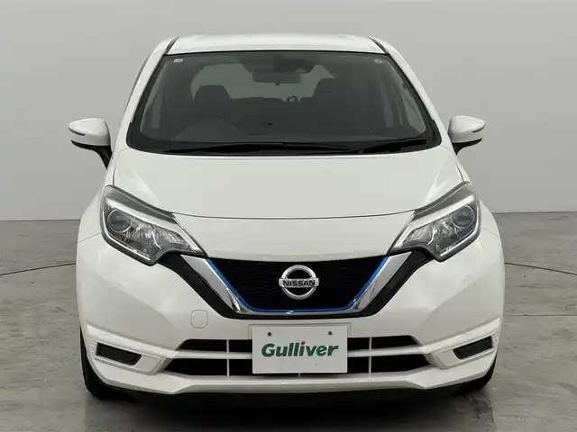 日産 ノート e－パワー X 福岡県 2016(平28)年 6万km ホワイト 純正ナビ（ワンセグＴＶ）　/エマージェンシーブレーキ　/レーンキープ　/コーナーセンサー　/車両接近通報装置　/横滑り防止装置　/オートライト　/ドライブモード　/ＥＴＣ　/純正１４型アルミホイール　/純正フロアマット