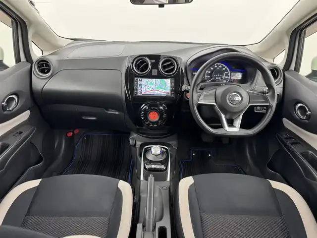 日産 ノート e－パワー X 福岡県 2016(平28)年 6万km ホワイト 純正ナビ（ワンセグＴＶ）　/エマージェンシーブレーキ　/レーンキープ　/コーナーセンサー　/車両接近通報装置　/横滑り防止装置　/オートライト　/ドライブモード　/ＥＴＣ　/純正１４型アルミホイール　/純正フロアマット