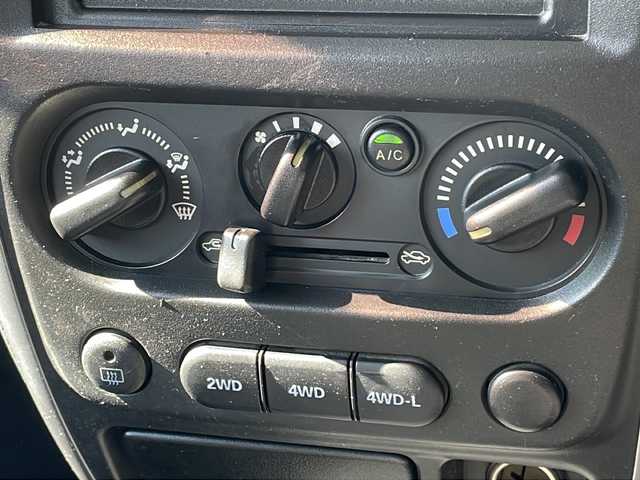 スズキ ジムニー XG 長野県 2014(平26)年 9.4万km シルキーシルバーメタリック ４WD/社外CD/社外16インチアルミ/ホイール付き冬タイヤ積込/背面タイヤ/保証書・取説/スペアキー