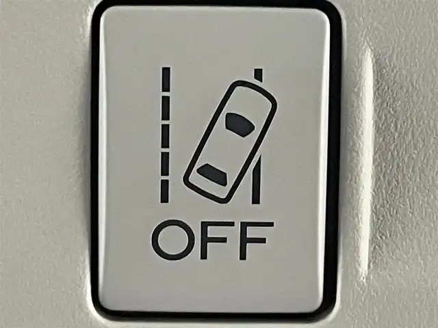 スバル フォレスター 2．0i－S アイサイト 道央・札幌 2014(平26)年 7.1万km クリスタルブラックシリカ ・４WD/・パナソニックナビゲーション/　ＣＤ／ＤＶＤ／フルセグ／ｉＰｏｄ／ＵＳＢ/・ＥＴＣ/・社外前後録画ドライブレコーダー/・バックカメラ/・アイサイト/・レーダークルーズコンロール/・横滑り防止装置/・前後コーナーセンサー/・レーンキープアシスト/・X-MODE/・前席パワーシート/・前席シートヒーター/・パドルシフト/・オートライト/・HIDヘッドライト/・フロントフォグライト/・スマートキー/・プッシュスタート/・エンジンスターター/・スペアキー1本/・純正フロアマット/・社外AW17インチ/・純正AW＋夏タイヤ積込/・ドアバイザー/・保証書あり/・取説あり