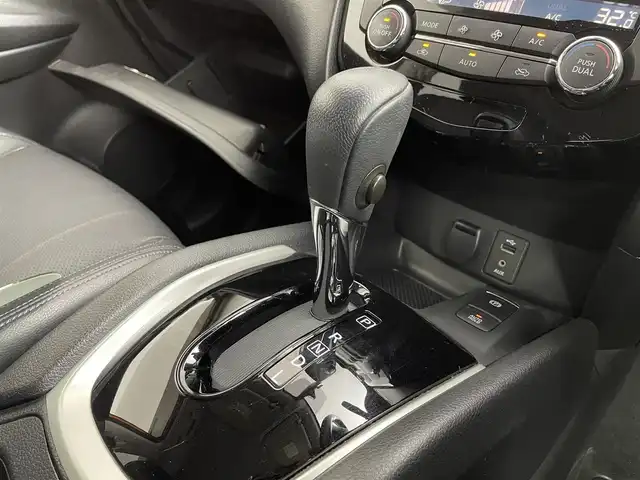 日産 エクストレイル モード・プレミア 道央・札幌 2017(平29)年 6.1万km プレミアムコロナオレンジ ・４WD/・純正SDナビゲーション/　CD/DVD/フルセグ/BT/USB/AUX/・純正ドライブレコーダー前方録画/・ビルトインETC/・アラウンドビューモニター/・エマージェンシーブレーキ/・プロパイロット/・オートブレーキホールド/・インテリジェントルームミラー/・レーダークルーズコントロール/・レザーシート/・全席シートヒーター/・横滑り防止装置/・前後コーナーセンサー/・レーンキープアシスト/・オートライト/・ダウンヒルアシストコントロール/・LEDヘッドライト/・フロントフォグランプ/・純正フロアマット/・スマートキー/・プッシュスタート/・スペアキー１本/・ルーフレール/・オーテックAW１９インチ/・TVキット/・アルパインツィーター/・保証書付き/・取説付き