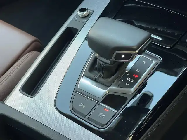 アウディ アウディ Ｑ５ SB 40TDIクワトロアドバンスド 山梨県 2023(令5)年 0.7万km ミトスブラックメタリック 純正ＭＭＩ/ブラックスタイリングＰＫＧ/バーチャルＣＰ/サラウンドビューカメラ/茶革/前後シートヒーター/ステアリングヒーター/パワーシート/ＡｐｐｌｅＣａｒＰｌａｙ/ＡｎｄｒｏｉｄＡｕｔｏ/Bluetooth/電動リアゲート（フットオープナー）/ワイヤレスチャージ/ACC/サイドアシスト/Audiプレセンス/LEDヘッドライト/ＥＴＣ２．０/純正１８インチAW