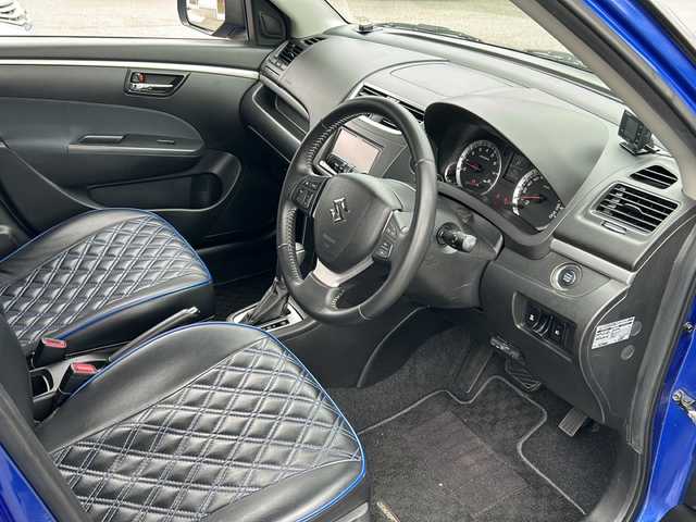 スズキ スイフト RS 石川県 2014(平26)年 5.1万km ブーストブルーパールメタリック 社外メモリナビ(AVIC-MRZ077)/　AM/FM/CD/DVD/Bluetooth/フルセグ/ETC/バックカメラ/クルーズコントロール/純正エアロ/社外16インチAW/ドライブレコーダー/社外レーダー/スマートキー/プッシュスタート/新車時保証書/取扱説明書/オートHIDライト/革調シートカバー