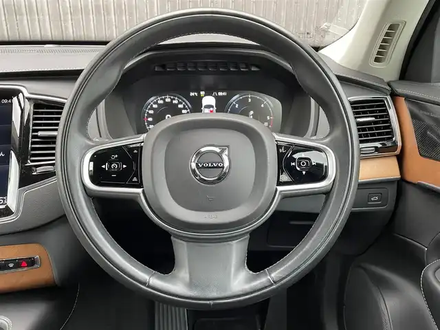 ボルボ ＸＣ９０ D5 AWD インスクリプション 青森県 2019(令1)年 1.9万km オニキスブラックP 衝突回避.被害軽減ブレーキ/４WD/レーンキーピング/パークアシスト/クロストラフィックアラート/車間警告/ヘッドアップディスプレイ/ブラインドスポットインフォメーションシステム/アダクティブクルーズコントロール/純正メーカーナビゲーション/CD/USB/Bluetooth/iPod/フルセグTV/AppleCarPlay/AndroidAuto/全方位カメラ/本革シート/シートヒーター/エアシート/マッサージ/WAC/haman/kardonサウンド/前後ドライブレコーダー/ETC/ステアリングヒーター/パワーシート/パワーバックドア/LEDヘッドライト/電格ミラー/純正フロアマット/純正20インチアルミホイール