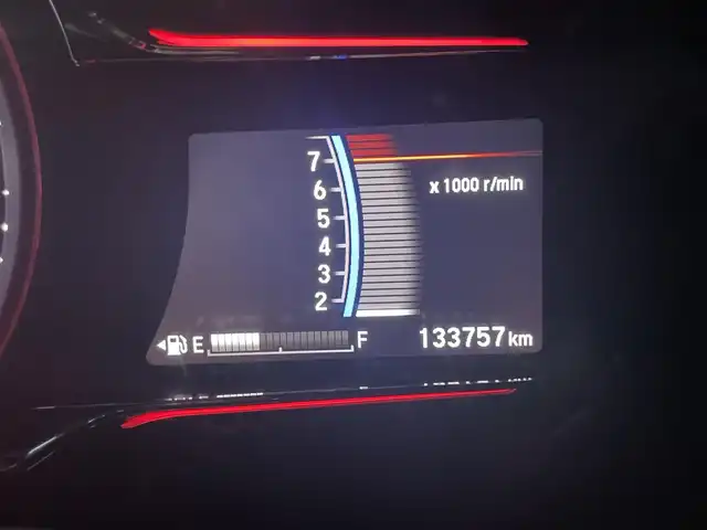 ホンダ ヴェゼル ハイブリッド Z 東京都 2016(平28)年 13.4万km ホワイトオーキッドパール パドルシフト/ナビロック