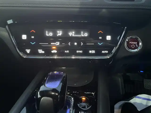 ホンダ ヴェゼル ハイブリッド Z 東京都 2016(平28)年 13.4万km ホワイトオーキッドパール パドルシフト/ナビロック