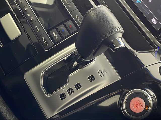 日産 エルグランド 250ハイウェイスターS 新潟県 2015(平27)年 5.4万km ファントムブラック 純正８インチナビ　CD・DVD・Bluetooth/後席フィリップダウンモニター/ハーフレザーシート/両側パワースライドドア/夏タイヤ有/後席オットマン