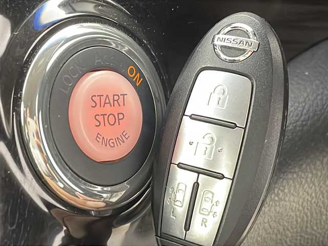 日産 エルグランド 250ハイウェイスターS 新潟県 2015(平27)年 5.4万km ファントムブラック 純正８インチナビ　CD・DVD・Bluetooth/後席フィリップダウンモニター/ハーフレザーシート/両側パワースライドドア/夏タイヤ有/後席オットマン