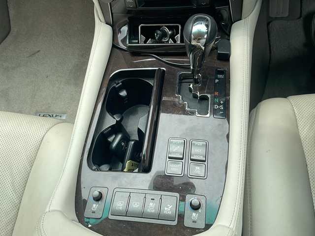 レクサス ＬＳ 460 バージョンU 鹿児島県 2007(平19)年 12.6万km プレミアムシルバーM プッシュスタート/オートライト/ダブル＆サイドエアバック/全席パワーシート/プッシュスタート/ウィンカーミラー/スポーツモード、コンフォートモード/横滑り防止装置/パワー、スノー、エレクトロニカリモード