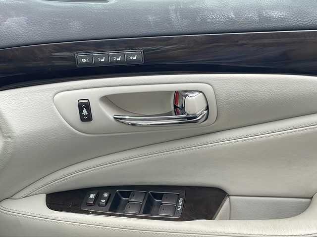 レクサス ＬＳ 460 バージョンU 鹿児島県 2007(平19)年 12.6万km プレミアムシルバーM プッシュスタート/オートライト/ダブル＆サイドエアバック/全席パワーシート/プッシュスタート/ウィンカーミラー/スポーツモード、コンフォートモード/横滑り防止装置/パワー、スノー、エレクトロニカリモード