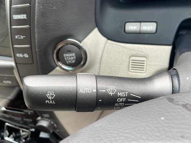 レクサス ＬＳ 460 バージョンU 鹿児島県 2007(平19)年 12.6万km プレミアムシルバーM プッシュスタート/オートライト/ダブル＆サイドエアバック/全席パワーシート/プッシュスタート/ウィンカーミラー/スポーツモード、コンフォートモード/横滑り防止装置/パワー、スノー、エレクトロニカリモード