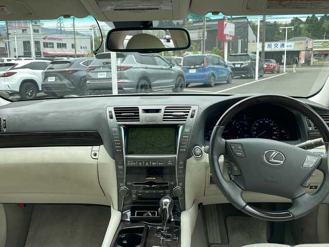 レクサス ＬＳ 460 バージョンU 鹿児島県 2007(平19)年 12.6万km プレミアムシルバーM プッシュスタート/オートライト/ダブル＆サイドエアバック/全席パワーシート/プッシュスタート/ウィンカーミラー/スポーツモード、コンフォートモード/横滑り防止装置/パワー、スノー、エレクトロニカリモード