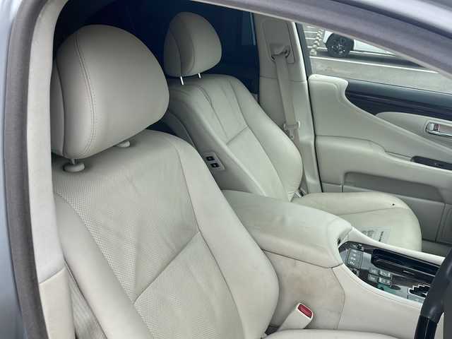 レクサス ＬＳ 460 バージョンU 鹿児島県 2007(平19)年 12.6万km プレミアムシルバーM プッシュスタート/オートライト/ダブル＆サイドエアバック/全席パワーシート/プッシュスタート/ウィンカーミラー/スポーツモード、コンフォートモード/横滑り防止装置/パワー、スノー、エレクトロニカリモード
