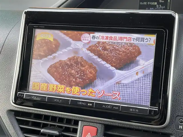 トヨタ ヴォクシー ZS 宮崎県 2014(平26)年 10.9万km ブラッキッシュアゲハガラスフレーク 純正9インチナビ/CD/DVD/BT/フルセグTV/フリップダウンモニター/バックカメラ/前後ドライブレコーダー/両側パワースライドドア/LEDオートライト/純正16インチAW/ステアリングスイッチ/アイドリングストップ/プッシュスタート/ビルトインETC/禁煙車