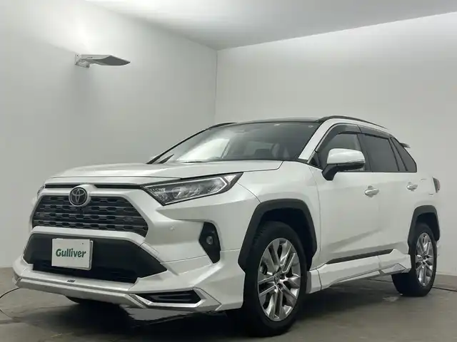 トヨタ ＲＡＶ４ G Zパッケージ 岡山県 2023(令5)年 0.8万km プラチナホワイトパールマイカ ワンオーナー/トヨタセーフティーセンス/純正１０．５インチナビ　/（CD/DVD/BT/メモリ/フルセグTV）/モデリスタフルエアロ　/サンルーフ/本革黒シート/プリクラッシュセーフティ/アラウンドビューモニター　/クルーズコントロール/ビルドインＥＴＣ２．０　/シートヒーター/エアシート/ステアリングヒーター/デジタルインナーミラー　/ＬＥＤヘッドライト/チルステ/ISOFIX/プリクラッシュセーフティー/ステアリングスイッチ/置くだけ充電/純正フロアマット/フォグランプ/純正ドライブレコーダー（前後）/オートライト/オートハイビーム/電動リアゲート/ブラインドスポットモニター/取扱説明書/新車保証書