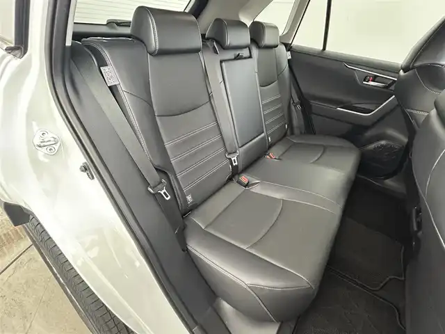 トヨタ ＲＡＶ４ G Zパッケージ 岡山県 2023(令5)年 0.8万km プラチナホワイトパールマイカ ワンオーナー/トヨタセーフティーセンス/純正１０．５インチナビ　/（CD/DVD/BT/メモリ/フルセグTV）/モデリスタフルエアロ　/サンルーフ/本革黒シート/プリクラッシュセーフティ/アラウンドビューモニター　/クルーズコントロール/ビルドインＥＴＣ２．０　/シートヒーター/エアシート/ステアリングヒーター/デジタルインナーミラー　/ＬＥＤヘッドライト/チルステ/ISOFIX/プリクラッシュセーフティー/ステアリングスイッチ/置くだけ充電/純正フロアマット/フォグランプ/純正ドライブレコーダー（前後）/オートライト/オートハイビーム/電動リアゲート/ブラインドスポットモニター/取扱説明書/新車保証書