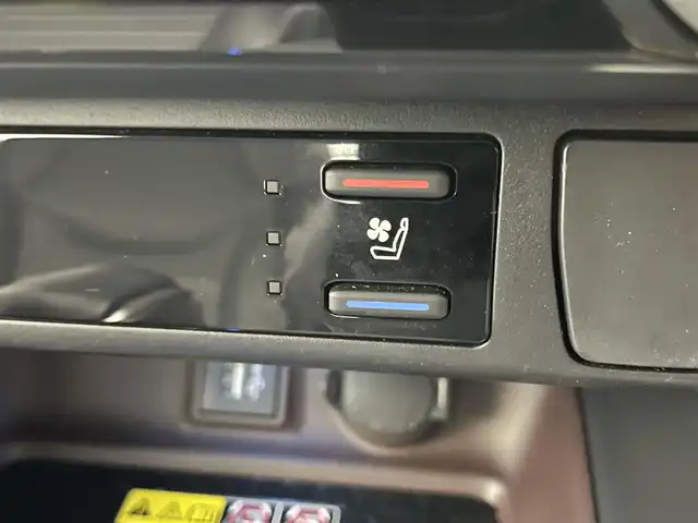 トヨタ ＲＡＶ４ G Zパッケージ 岡山県 2023(令5)年 0.8万km プラチナホワイトパールマイカ ワンオーナー/トヨタセーフティーセンス/純正１０．５インチナビ　/（CD/DVD/BT/メモリ/フルセグTV）/モデリスタフルエアロ　/サンルーフ/本革黒シート/プリクラッシュセーフティ/アラウンドビューモニター　/クルーズコントロール/ビルドインＥＴＣ２．０　/シートヒーター/エアシート/ステアリングヒーター/デジタルインナーミラー　/ＬＥＤヘッドライト/チルステ/ISOFIX/プリクラッシュセーフティー/ステアリングスイッチ/置くだけ充電/純正フロアマット/フォグランプ/純正ドライブレコーダー（前後）/オートライト/オートハイビーム/電動リアゲート/ブラインドスポットモニター/取扱説明書/新車保証書