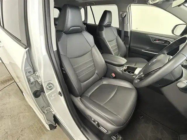 トヨタ ＲＡＶ４ G Zパッケージ 岡山県 2023(令5)年 0.8万km プラチナホワイトパールマイカ ワンオーナー/トヨタセーフティーセンス/純正１０．５インチナビ　/（CD/DVD/BT/メモリ/フルセグTV）/モデリスタフルエアロ　/サンルーフ/本革黒シート/プリクラッシュセーフティ/アラウンドビューモニター　/クルーズコントロール/ビルドインＥＴＣ２．０　/シートヒーター/エアシート/ステアリングヒーター/デジタルインナーミラー　/ＬＥＤヘッドライト/チルステ/ISOFIX/プリクラッシュセーフティー/ステアリングスイッチ/置くだけ充電/純正フロアマット/フォグランプ/純正ドライブレコーダー（前後）/オートライト/オートハイビーム/電動リアゲート/ブラインドスポットモニター/取扱説明書/新車保証書