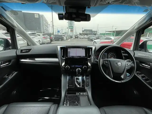 トヨタ アルファード S Cパッケージ 千葉県 2019(令1)年 5.7万km ホワイトパールクリスタルシャイン TRDエアロ/WORK20インチアルミホイール/黒レザーシート/ALPINE9インチSDナビ【X9Z】/・CD/DVD/MSV/Bluetooth/フルセグTV/ALPINEフリップダウンモニター【RSH10S-L】/両後パワースライドドア/前席パワーシート/前席シートヒーター/前席シートベンチレーション/パワーバックドア/トヨタセーフティーセンス/・プリクラッシュセーフティー/・レーンキープアシスト/・パーキングサポートブレーキ/・ロードサインアシスト/・アダプティブクルーズコントロール/・オートマチックハイビーム/ステアリングヒーター/ウッドコンビステアリング/純正三眼LEDヘッドライト/フォグランプ/ドアバイザー/ビルトインETC/社外ドライブレコーダー【VREC-DZ300】/木目調パネル/サイド＆カーテンエアバッグ/新車時保証書＆取扱説明書