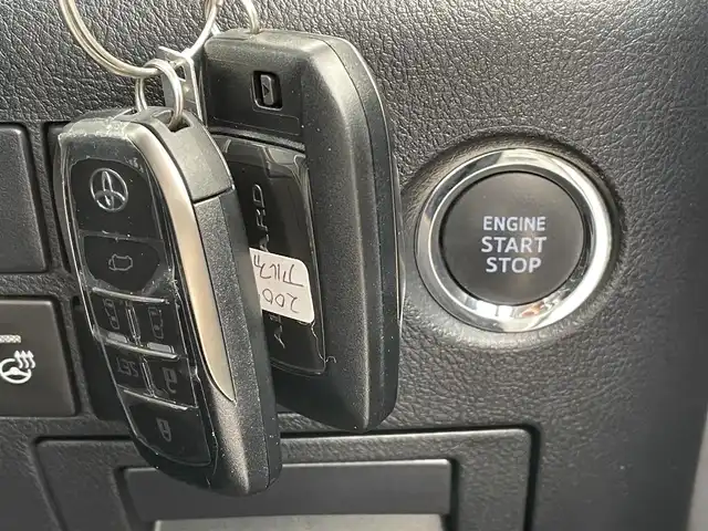 トヨタ アルファード S Cパッケージ 千葉県 2019(令1)年 5.7万km ホワイトパールクリスタルシャイン TRDエアロ/WORK20インチアルミホイール/黒レザーシート/ALPINE9インチSDナビ【X9Z】/・CD/DVD/MSV/Bluetooth/フルセグTV/ALPINEフリップダウンモニター【RSH10S-L】/両後パワースライドドア/前席パワーシート/前席シートヒーター/前席シートベンチレーション/パワーバックドア/トヨタセーフティーセンス/・プリクラッシュセーフティー/・レーンキープアシスト/・パーキングサポートブレーキ/・ロードサインアシスト/・アダプティブクルーズコントロール/・オートマチックハイビーム/ステアリングヒーター/ウッドコンビステアリング/純正三眼LEDヘッドライト/フォグランプ/ドアバイザー/ビルトインETC/社外ドライブレコーダー【VREC-DZ300】/木目調パネル/サイド＆カーテンエアバッグ/新車時保証書＆取扱説明書