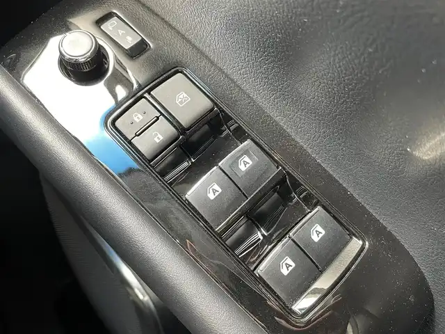 トヨタ アルファード S Cパッケージ 千葉県 2019(令1)年 5.7万km ホワイトパールクリスタルシャイン TRDエアロ/WORK20インチアルミホイール/黒レザーシート/ALPINE9インチSDナビ【X9Z】/・CD/DVD/MSV/Bluetooth/フルセグTV/ALPINEフリップダウンモニター【RSH10S-L】/両後パワースライドドア/前席パワーシート/前席シートヒーター/前席シートベンチレーション/パワーバックドア/トヨタセーフティーセンス/・プリクラッシュセーフティー/・レーンキープアシスト/・パーキングサポートブレーキ/・ロードサインアシスト/・アダプティブクルーズコントロール/・オートマチックハイビーム/ステアリングヒーター/ウッドコンビステアリング/純正三眼LEDヘッドライト/フォグランプ/ドアバイザー/ビルトインETC/社外ドライブレコーダー【VREC-DZ300】/木目調パネル/サイド＆カーテンエアバッグ/新車時保証書＆取扱説明書