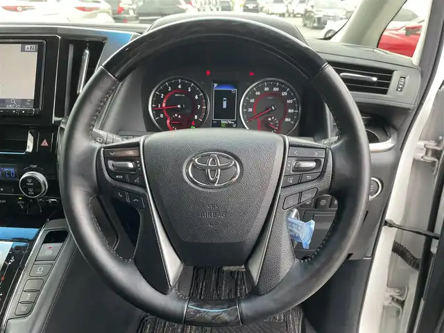トヨタ アルファード S Cパッケージ 千葉県 2019(令1)年 5.7万km ホワイトパールクリスタルシャイン TRDエアロ/WORK20インチアルミホイール/黒レザーシート/ALPINE9インチSDナビ【X9Z】/・CD/DVD/MSV/Bluetooth/フルセグTV/ALPINEフリップダウンモニター【RSH10S-L】/両後パワースライドドア/前席パワーシート/前席シートヒーター/前席シートベンチレーション/パワーバックドア/トヨタセーフティーセンス/・プリクラッシュセーフティー/・レーンキープアシスト/・パーキングサポートブレーキ/・ロードサインアシスト/・アダプティブクルーズコントロール/・オートマチックハイビーム/ステアリングヒーター/ウッドコンビステアリング/純正三眼LEDヘッドライト/フォグランプ/ドアバイザー/ビルトインETC/社外ドライブレコーダー【VREC-DZ300】/木目調パネル/サイド＆カーテンエアバッグ/新車時保証書＆取扱説明書