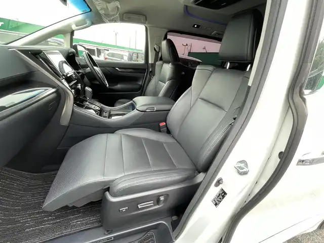 トヨタ アルファード S Cパッケージ 千葉県 2019(令1)年 5.7万km ホワイトパールクリスタルシャイン TRDエアロ/WORK20インチアルミホイール/黒レザーシート/ALPINE9インチSDナビ【X9Z】/・CD/DVD/MSV/Bluetooth/フルセグTV/ALPINEフリップダウンモニター【RSH10S-L】/両後パワースライドドア/前席パワーシート/前席シートヒーター/前席シートベンチレーション/パワーバックドア/トヨタセーフティーセンス/・プリクラッシュセーフティー/・レーンキープアシスト/・パーキングサポートブレーキ/・ロードサインアシスト/・アダプティブクルーズコントロール/・オートマチックハイビーム/ステアリングヒーター/ウッドコンビステアリング/純正三眼LEDヘッドライト/フォグランプ/ドアバイザー/ビルトインETC/社外ドライブレコーダー【VREC-DZ300】/木目調パネル/サイド＆カーテンエアバッグ/新車時保証書＆取扱説明書