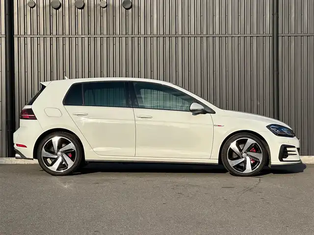 フォルクスワーゲン ゴルフ ＧＴＩ 福島県 2018(平30)年 4.8万km 白 純正ナビ(CD/DVD/BT/SD/AUX/USB)/フルセグ/黒レザーシート/シートヒーター/パワーシート/アダプティブクルーズコントロール /LEDヘッドライト/オートホールド/ドライブレコーダー/純正18AW/パドルシフト/ステアリングスイッチ/純正フロアマット
