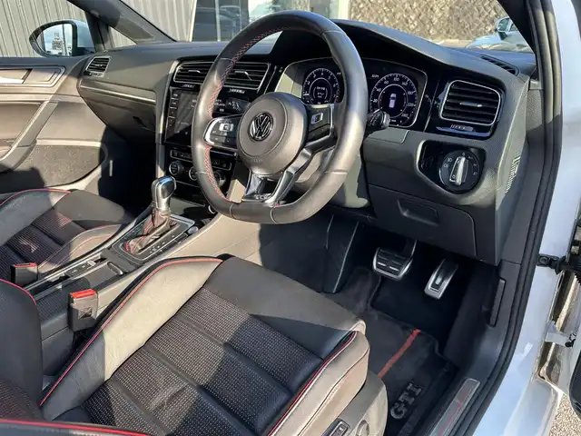 フォルクスワーゲン ゴルフ ＧＴＩ 福島県 2018(平30)年 4.8万km 白 純正ナビ(CD/DVD/BT/SD/AUX/USB)/フルセグ/黒レザーシート/シートヒーター/パワーシート/アダプティブクルーズコントロール /LEDヘッドライト/オートホールド/ドライブレコーダー/純正18AW/パドルシフト/ステアリングスイッチ/純正フロアマット
