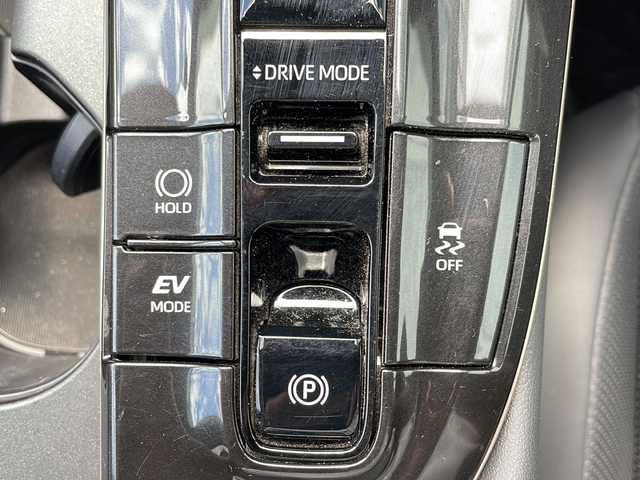 トヨタ クラウン スポーツ Z 神奈川県 2024(令6)年 0.9万km パールⅡ ・パノラマルーフ　/・１２．３インチナビ　/・ＥＴＣ２．０/・全周囲モニター/・ＡＰドライブ（手動運転装置　ニッシン自動車工業）　/・ＡｐｐｌｅＣａｒＰｌａｙ　ＡｎｄｒｏｉｄＡｕｔｏ　/・Ｂｌｕｅｔｏｏｔｈ　/・フルセグＴＶ　/・ハンズフリーパワーバックドア/・AC100V/1500W給電システム/・おくだけ充電/・充電用USB端子/・パワーシート（運転席・助手席）/・シートヒーター　シートベンチレーション（運転席・助手席）/・ハンドルヒーター/・電子インナーミラー/・ドライブレコーダー（前後）/・トヨタセーフティーセンス/・トヨタチームメイト/・純正サイドバイザー/・