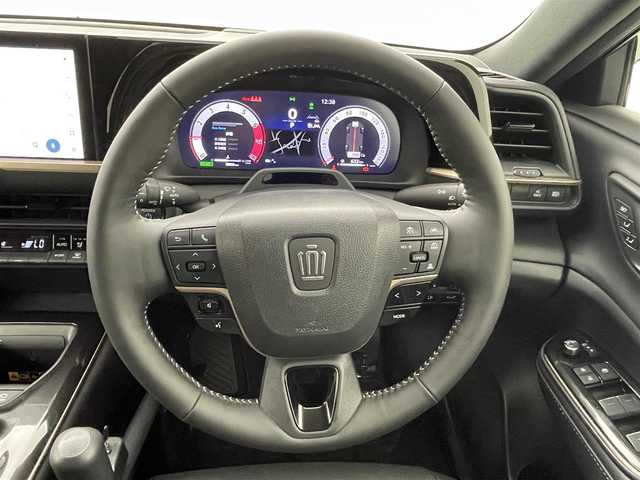 トヨタ クラウン スポーツ Z 熊本県 2024(令6)年 0.9万km パールⅡ ・パノラマルーフ　/・１２．３インチナビ（ApplCarPlay・AndroidAuto・BT・フルセグ・SD・USB）　/・ビルトインＥＴＣ２．０/・全周囲モニター/・ハンズフリーパワーバックドア/・AC100V/1500W給電システム/・おくだけ充電/・パワーシート（運転席・助手席）/・シートヒーター　シートベンチレーション（運転席・助手席）/・ハンドルヒーター/・電子インナーミラー/・トヨタセーフティーセンス/・純正サイドバイザー/・純正フロアマット/・純正21インチAW/・オートライト/・オートマチックハイビーム/・LEDヘッドライト/・スマートキー/・プッシュスタート/・スペアキー1本/・保証書/・取扱説明書