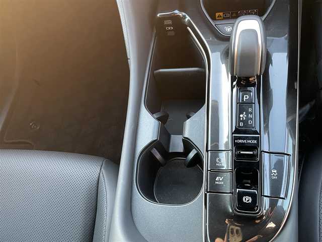 トヨタ クラウン スポーツ Z 熊本県 2024(令6)年 0.9万km パールⅡ ・パノラマルーフ　/・１２．３インチナビ（ApplCarPlay・AndroidAuto・BT・フルセグ・SD・USB）　/・ビルトインＥＴＣ２．０/・全周囲モニター/・ハンズフリーパワーバックドア/・AC100V/1500W給電システム/・おくだけ充電/・パワーシート（運転席・助手席）/・シートヒーター　シートベンチレーション（運転席・助手席）/・ハンドルヒーター/・電子インナーミラー/・トヨタセーフティーセンス/・純正サイドバイザー/・純正フロアマット/・純正21インチAW/・オートライト/・オートマチックハイビーム/・LEDヘッドライト/・スマートキー/・プッシュスタート/・スペアキー1本/・保証書/・取扱説明書