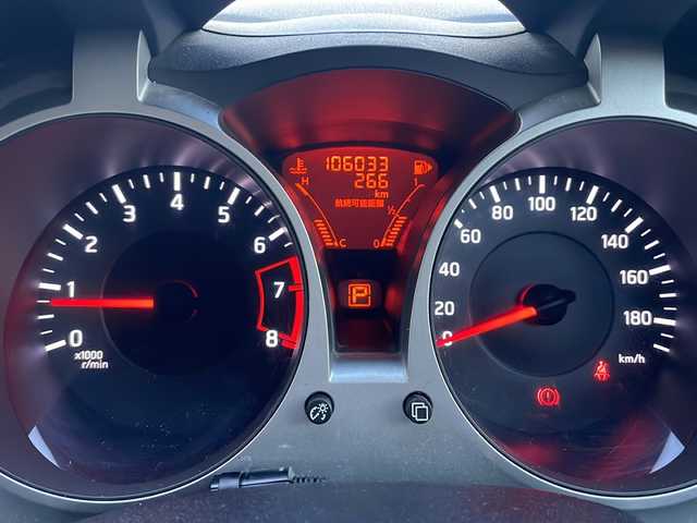 日産 ジューク 15RX タイプV 福島県 2012(平24)年 10.6万km ダークメタルグレー 登録時走行距離：106033km/純正ナビ/ (BT/CD/DVD/フルセグTV/SD/AUX/AM/FM)/バックカメラ/プッシュスタート/ETC/フロアマット/電動格納ミラー/デュアルエアバック/ヘッドライトレベライザー/アームレスト/パワーアウトレット/オートライト/スマートキー/保証書/取扱説明書