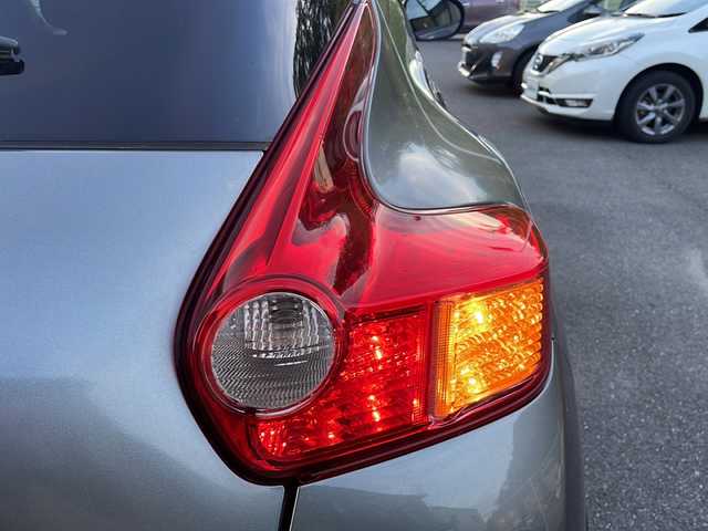 日産 ジューク 15RX タイプV 福島県 2012(平24)年 10.6万km ダークメタルグレー 登録時走行距離：106033km/純正ナビ/ (BT/CD/DVD/フルセグTV/SD/AUX/AM/FM)/バックカメラ/プッシュスタート/ETC/フロアマット/電動格納ミラー/デュアルエアバック/ヘッドライトレベライザー/アームレスト/パワーアウトレット/オートライト/スマートキー/保証書/取扱説明書
