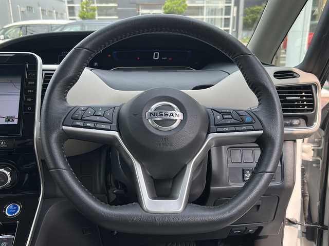 日産 セレナ e－パワー ハイウェイスター V 大阪府 2021(令3)年 2.9万km ブリリアントホワイトパール ワンオーナー/純正ナビ（バックカメラ・フルセグTV/Bluetooth）/プロパイロット/両側パワースライドドア/ETC/プッシュスタート/デジタルインナーミラー/純正15インチアルミホイール/3列シート/純正フロアマット/ドアバイザー/セカンドシートサンシェード/デジタルインナーミラー/電動格納ミラー
