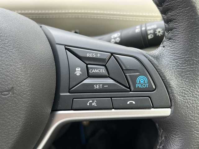 日産 セレナ e－パワー ハイウェイスター V 大阪府 2021(令3)年 2.9万km ブリリアントホワイトパール ワンオーナー/純正ナビ（バックカメラ・フルセグTV/Bluetooth）/プロパイロット/両側パワースライドドア/ETC/プッシュスタート/デジタルインナーミラー/純正15インチアルミホイール/3列シート/純正フロアマット/ドアバイザー/セカンドシートサンシェード/デジタルインナーミラー/電動格納ミラー