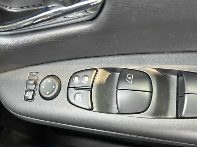 日産 セレナ e－パワー ハイウェイスター V 大阪府 2021(令3)年 2.9万km ブリリアントホワイトパール ワンオーナー/純正ナビ（バックカメラ・フルセグTV/Bluetooth）/プロパイロット/両側パワースライドドア/ETC/プッシュスタート/デジタルインナーミラー/純正15インチアルミホイール/3列シート/純正フロアマット/ドアバイザー/セカンドシートサンシェード/デジタルインナーミラー/電動格納ミラー