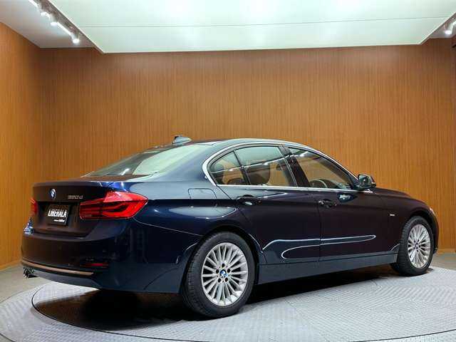 ＢＭＷ ３２０ｄ ラグジュアリー 千葉県 2016(平28)年 5.8万km インペリアル・ブルー・ブリリアント・エフェクト 茶革シート　/ＡＣＣ　/純正ナビ　/Ｂカメラ　/ＰＤＣ　/ＬＣＷ　/ＬＤＷ　/パワーシート　/シートヒーター　/コンフォートアクセス　/ＥＴＣ