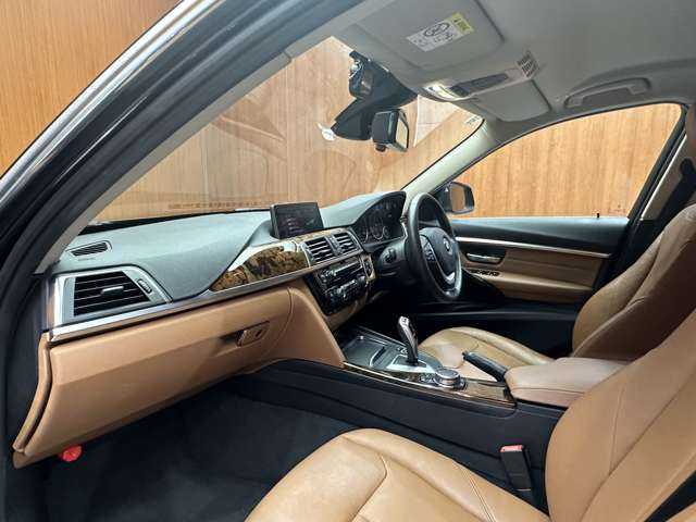 ＢＭＷ ３２０ｄ ラグジュアリー 千葉県 2016(平28)年 5.8万km インペリアル・ブルー・ブリリアント・エフェクト 茶革シート　/ＡＣＣ　/純正ナビ　/Ｂカメラ　/ＰＤＣ　/ＬＣＷ　/ＬＤＷ　/パワーシート　/シートヒーター　/コンフォートアクセス　/ＥＴＣ